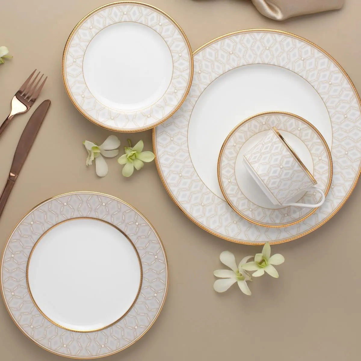 Aparelho de Jantar Porcelana Elegance Chanel 30 Peças